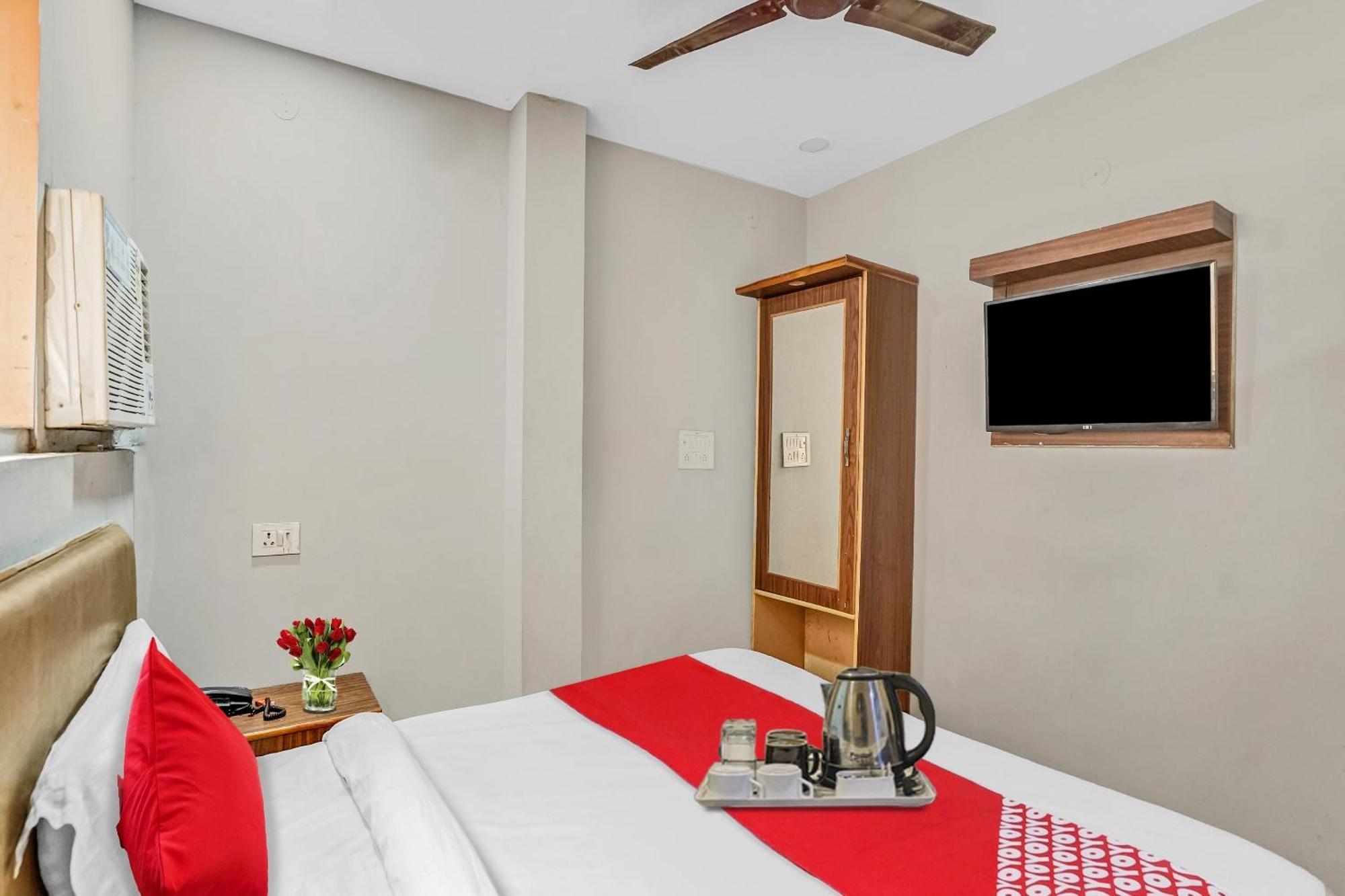 Hotel O M Stays Near Akshardham New Delhi Exterior photo