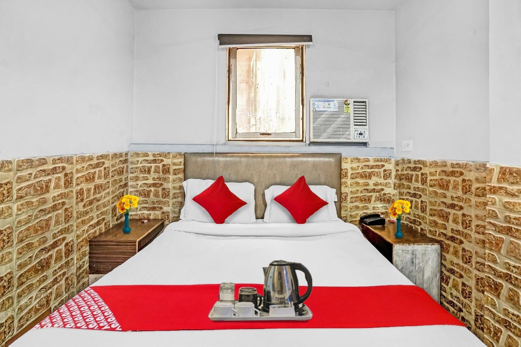 Hotel O M Stays Near Akshardham New Delhi Exterior photo