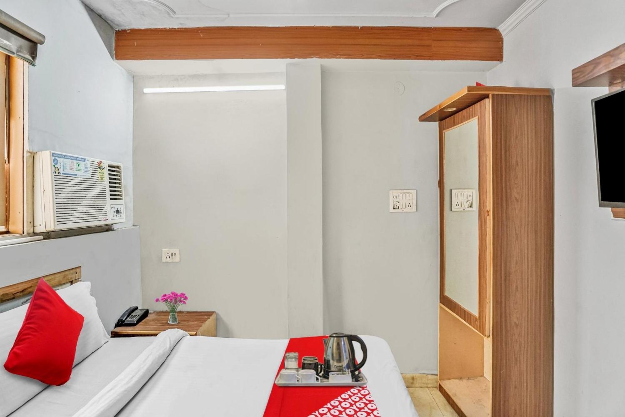Hotel O M Stays Near Akshardham New Delhi Exterior photo