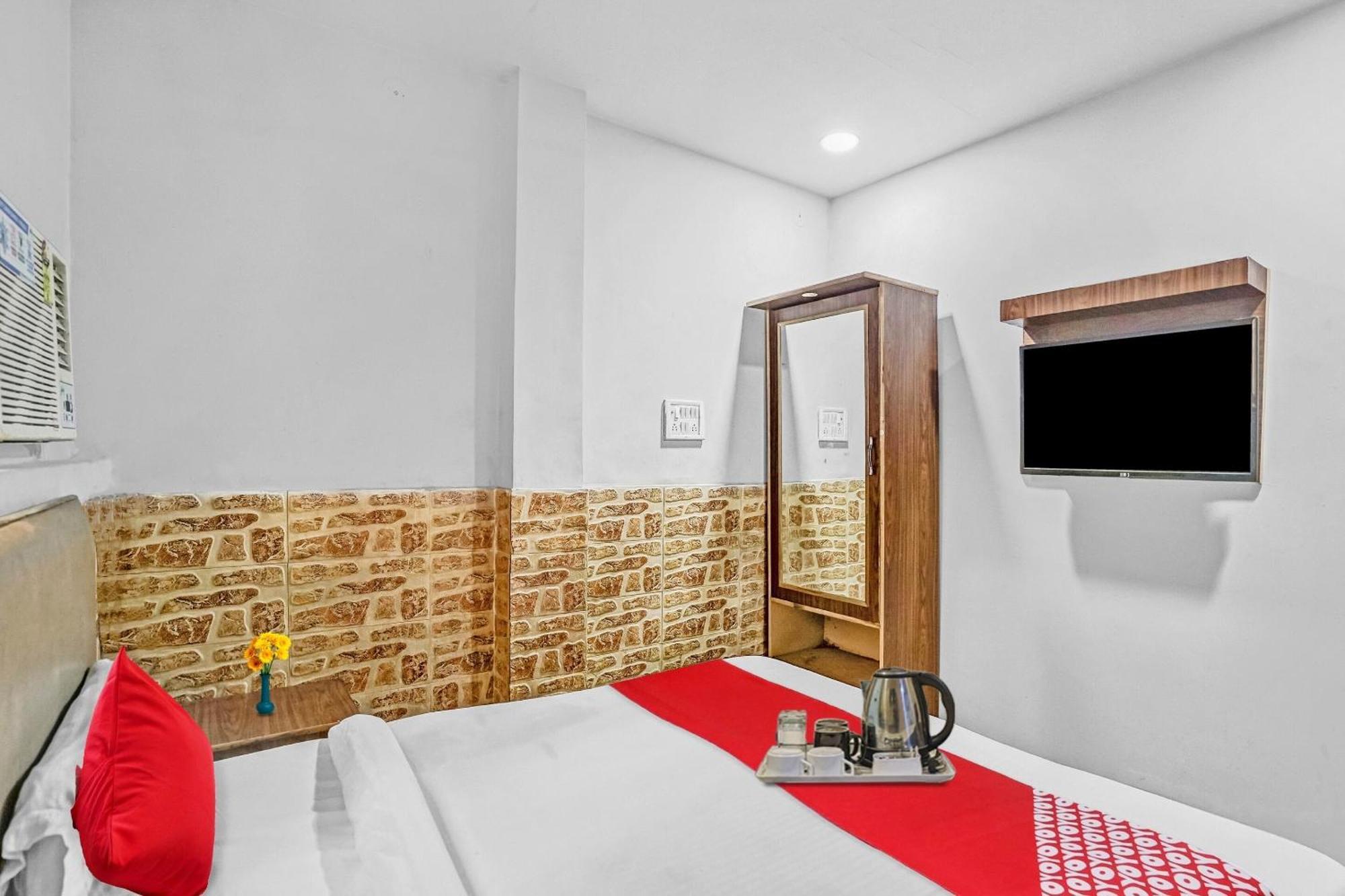 Hotel O M Stays Near Akshardham New Delhi Exterior photo
