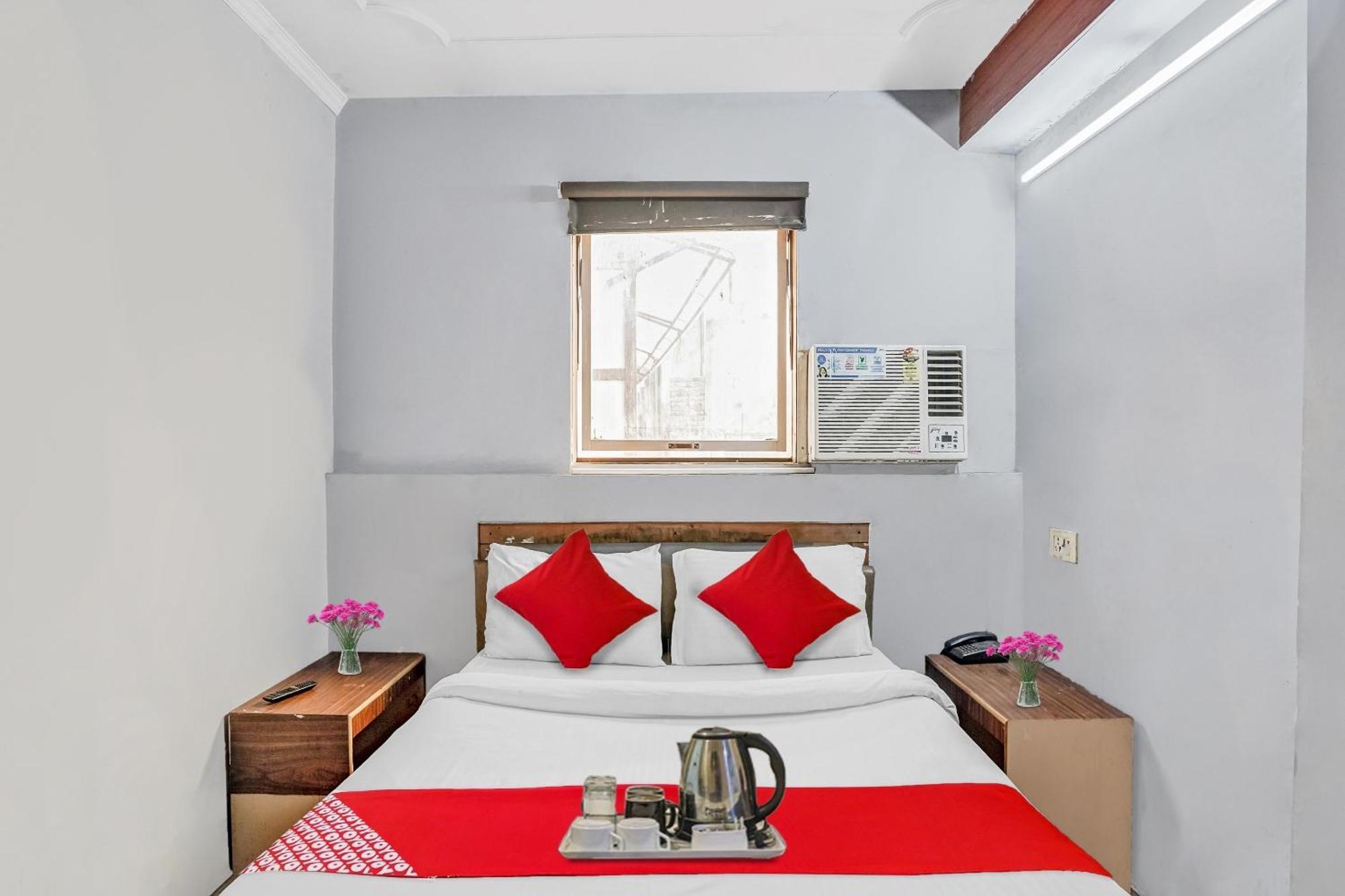 Hotel O M Stays Near Akshardham New Delhi Exterior photo